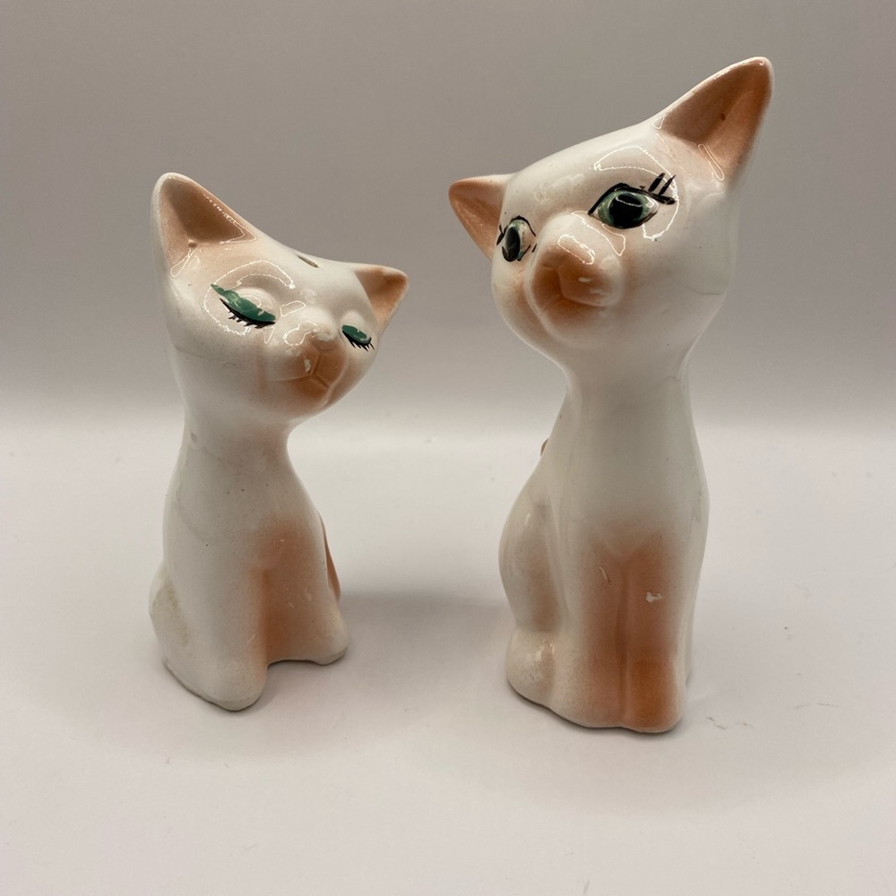 Porcelain Siamese cat salt & pepper shakers. Vintage cat figurines.